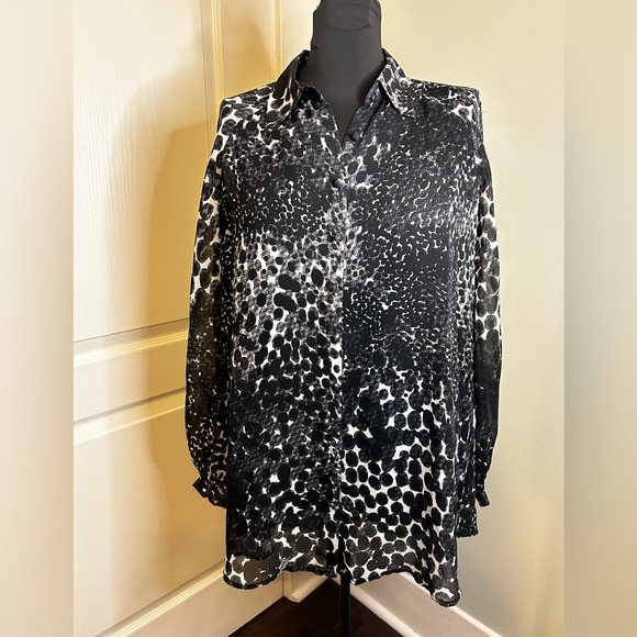 CAbi Black White‎ Animal Print Button Front Long Sleeve Sheer Tunic Top Womens S - Picture 1 of 7